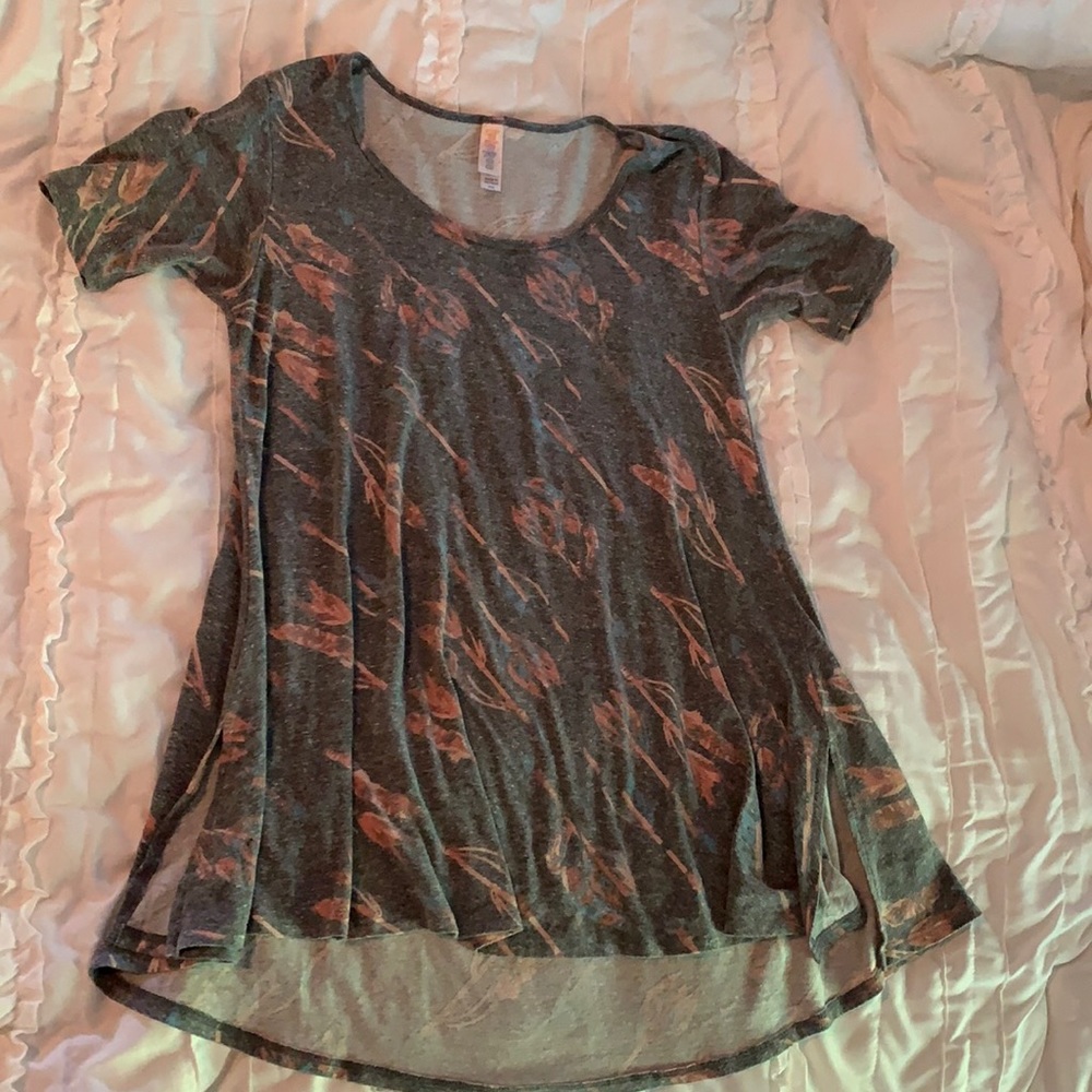 Lularoe feather/arrow top